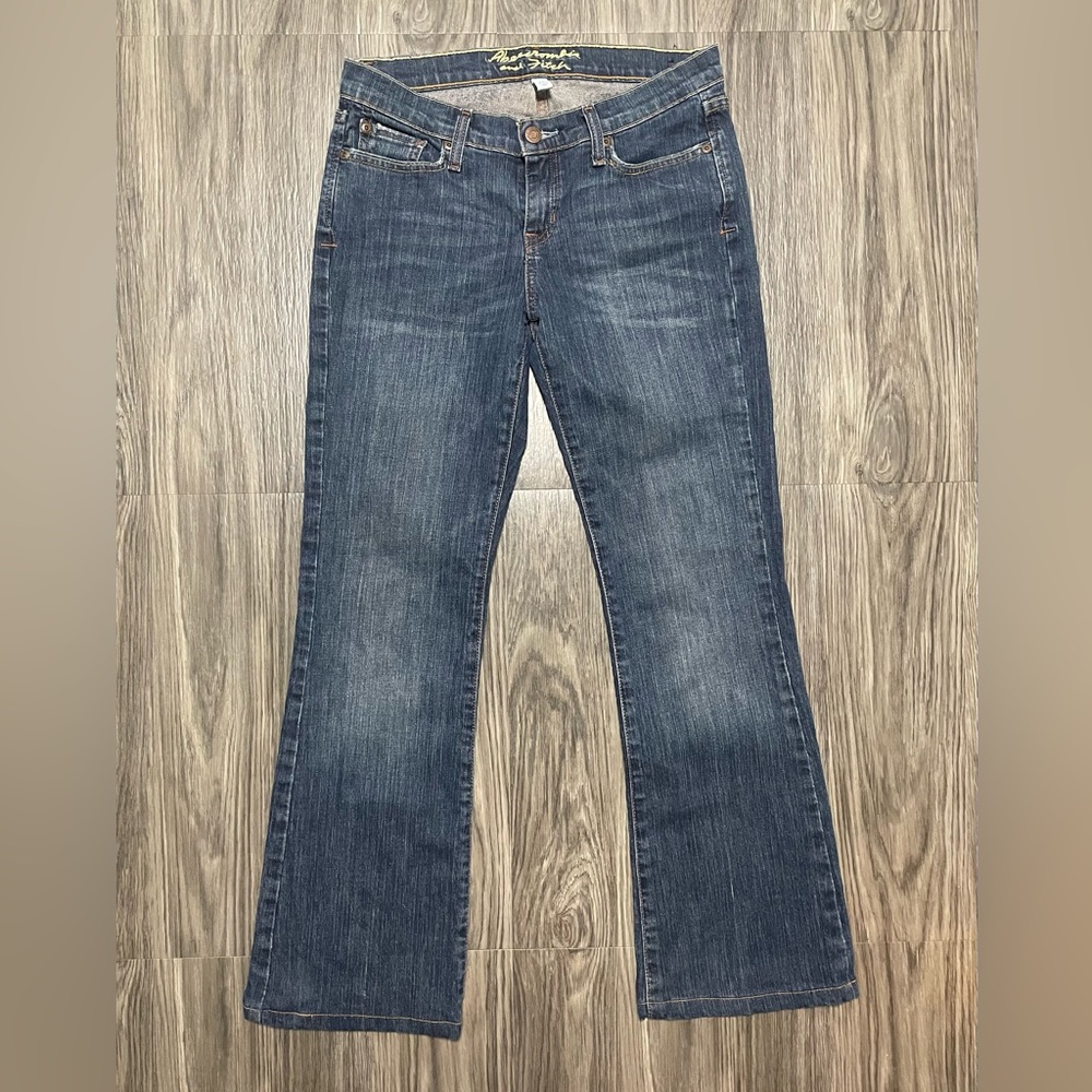 3/$20 A&F Madison Low Rise Flare Jeans 4 Short